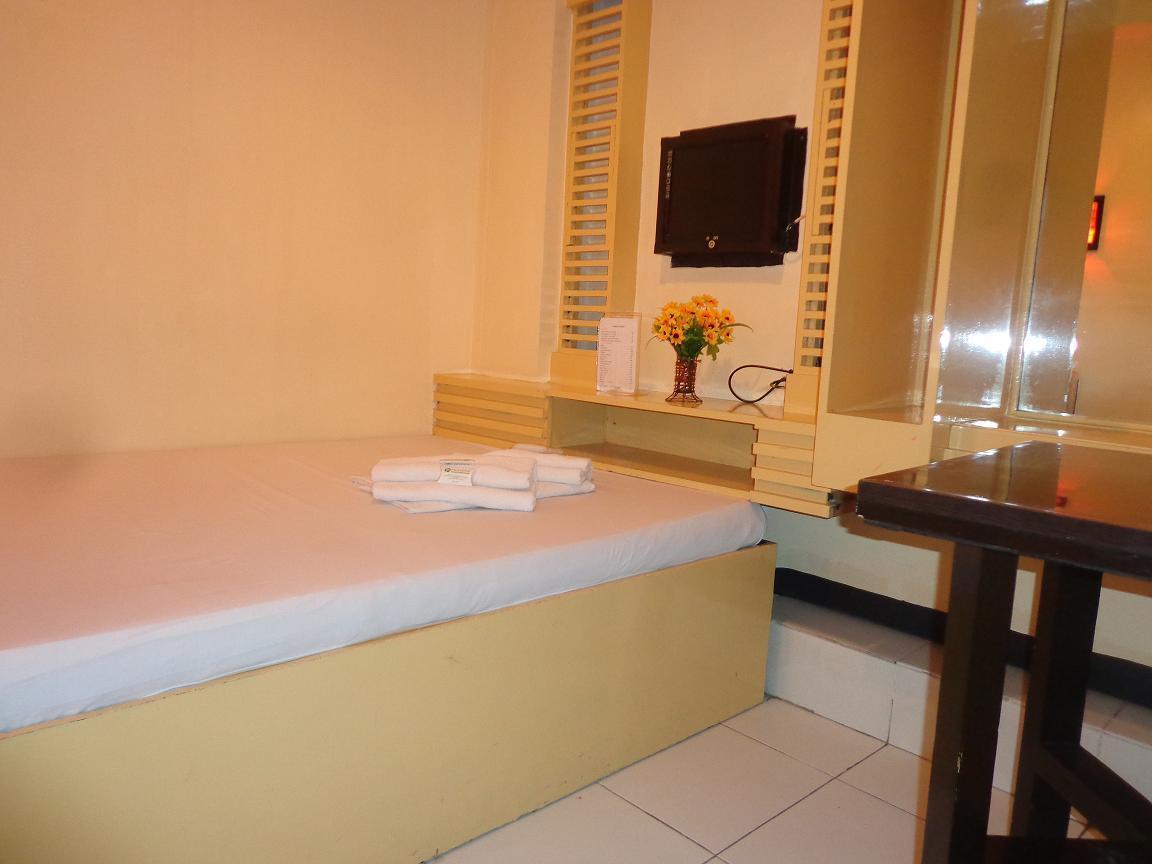Oyo 191 Paradise Apartelle Otel Manila Dış mekan fotoğraf